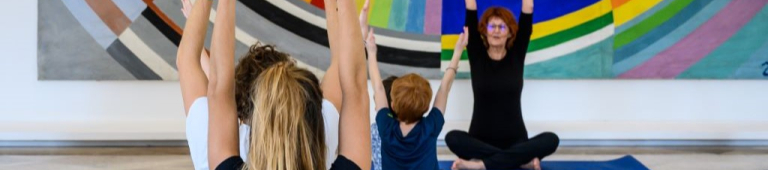 Yoga face aux œuvres